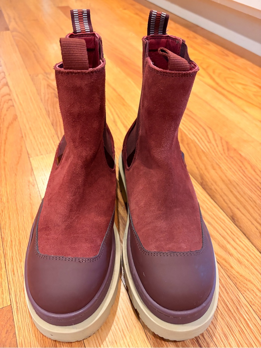 Women’s Scotch and Soda Suede and Leather Chelsea Boots in Burgundy- size 8